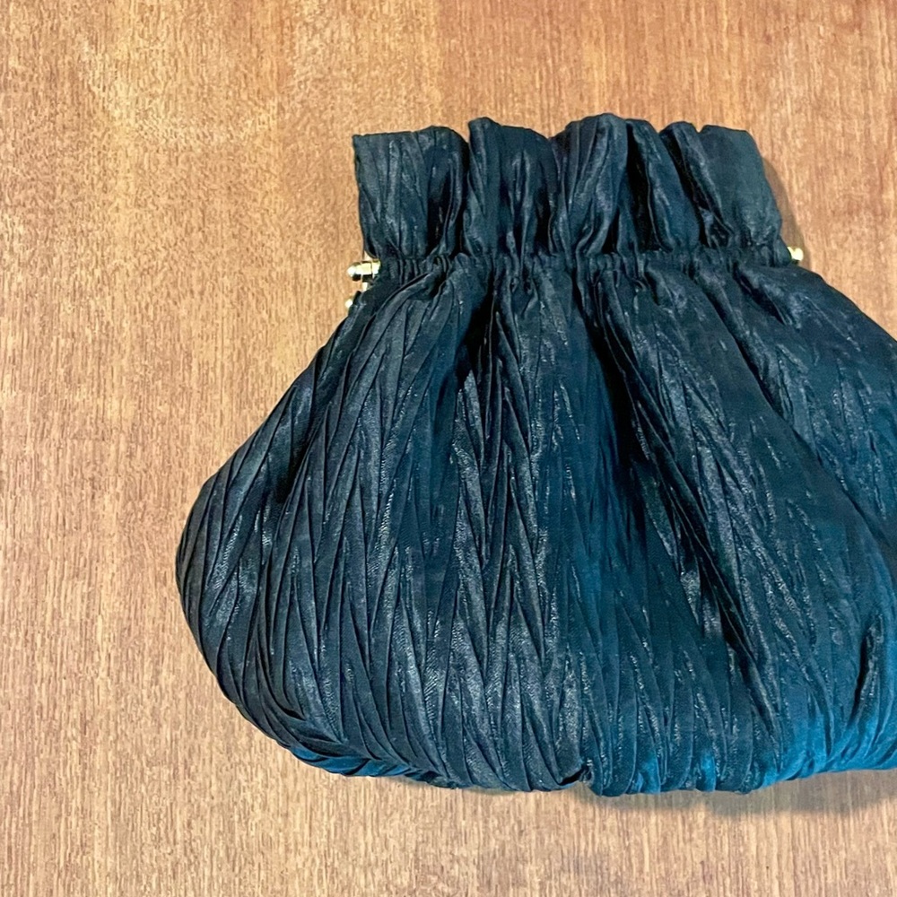 Vintage La Regale Black Textile Evening Bag Chain Strap Gold Metal Kiss Closure - Picture 9 of 16